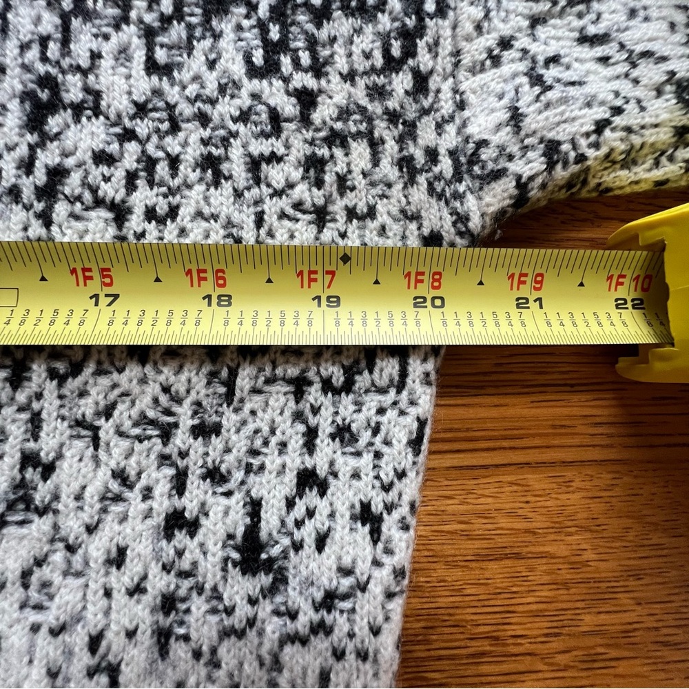 ⭐️ Athleta Marled Black Cream Cashmere Wool Blend Turtleneck Sweater SMALL - Picture 7 of 11